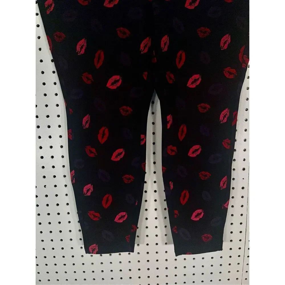 Torrid pixie lips print pants - Picture 3 of 11